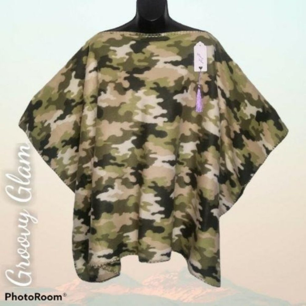 GROOVY GLAM Handmade Green Camo Classic Fleece Poncho
